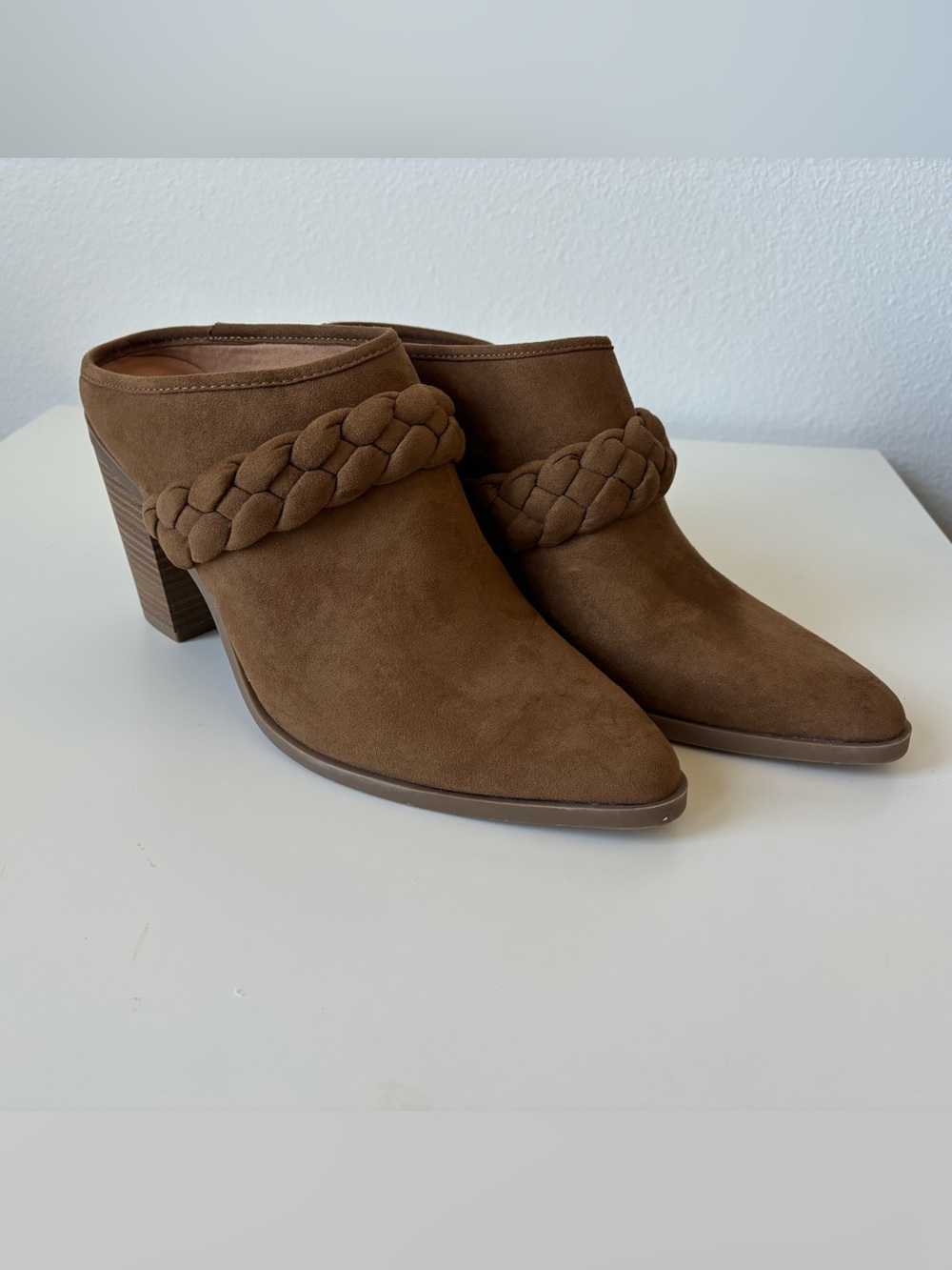 Universal Thread Avis Mule Heels Cognac Brown Suede Size 10 BNWOT Braided Block